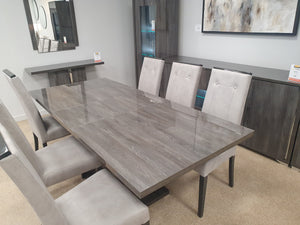 Monte Carlo Dining Set